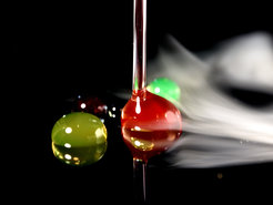 With the measuring technique developed at the MPI-P, a thin needle can be used to measure the force that occurs during the movement of a drop.
